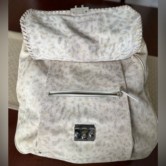 Be & D Leather Satchel Purse with Feather Like Pattern - Picture 9 of 15